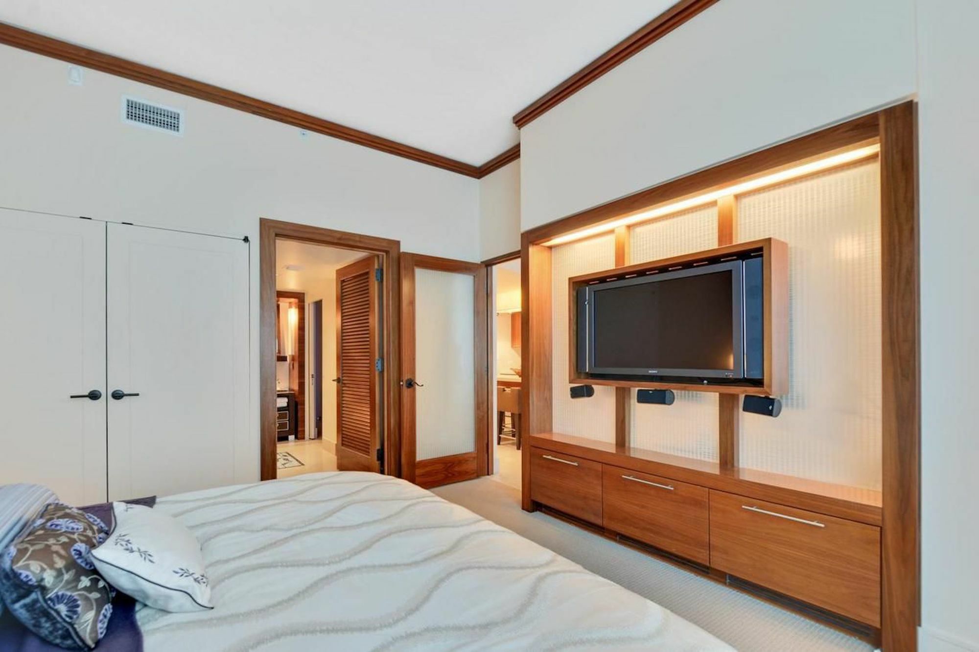 Apartment Oceanfront 2br In North By Sonder Miami Beach