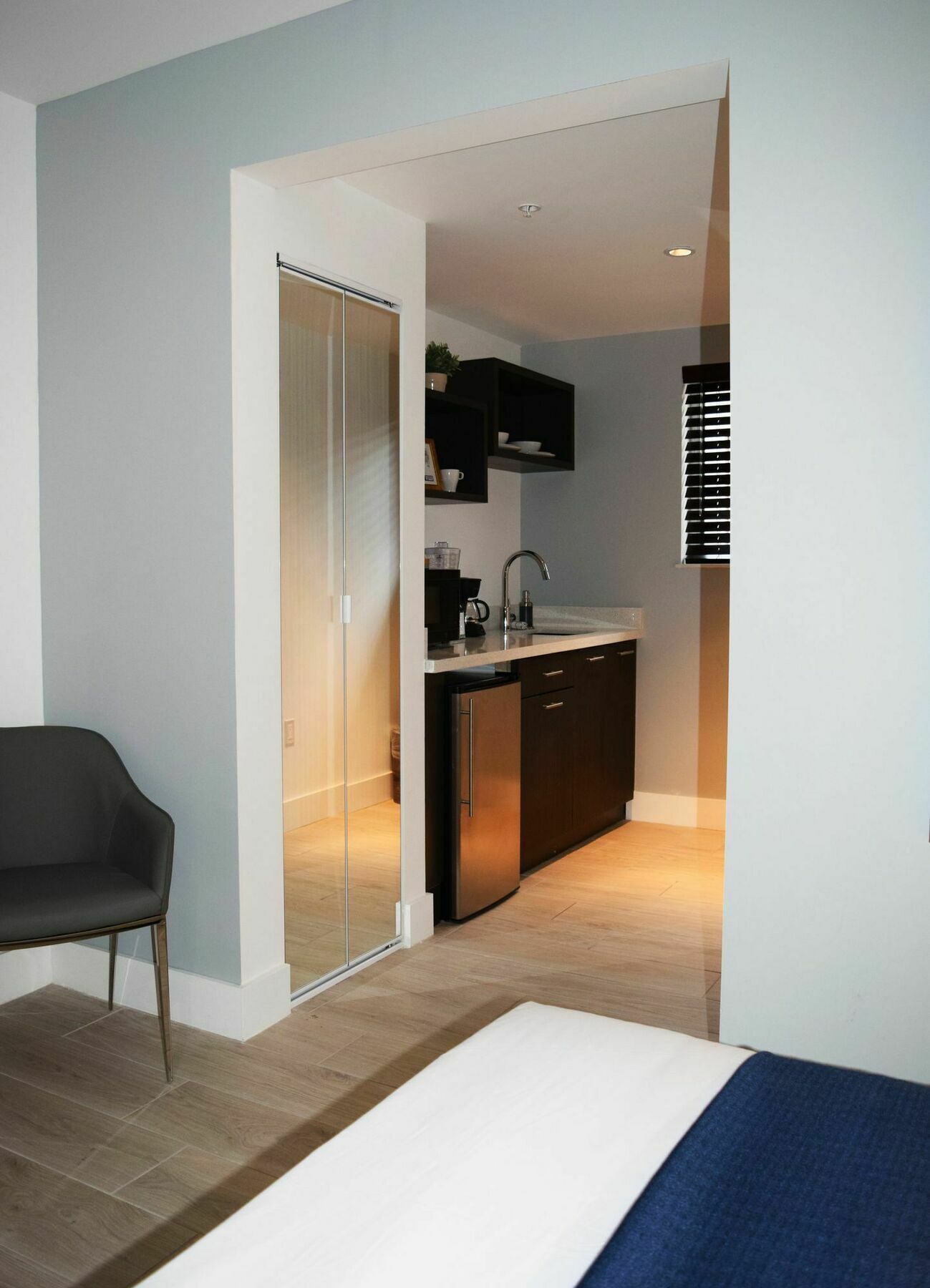 Waterside And Hotel 3*
