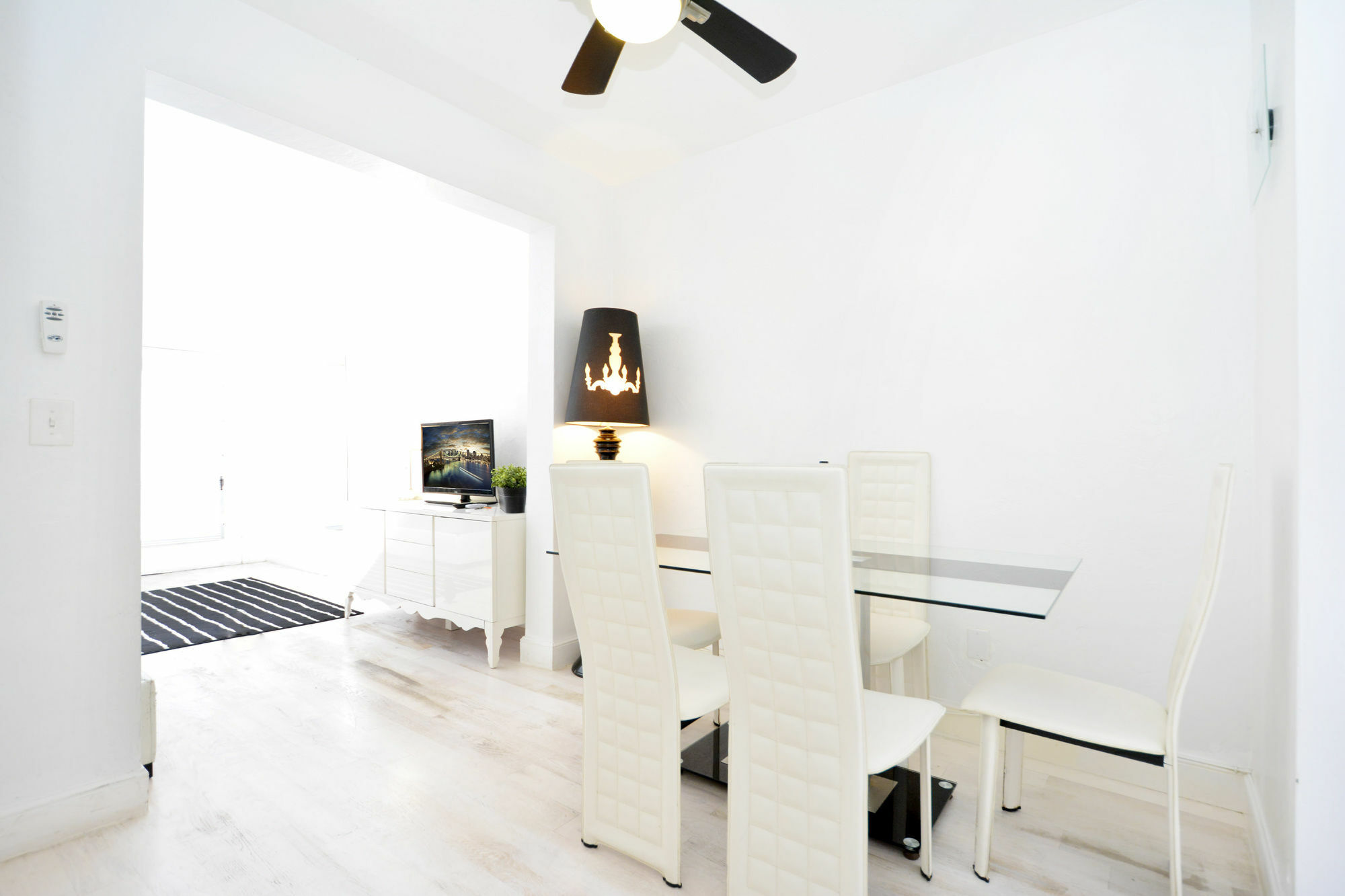 761 South Beach Apartment *