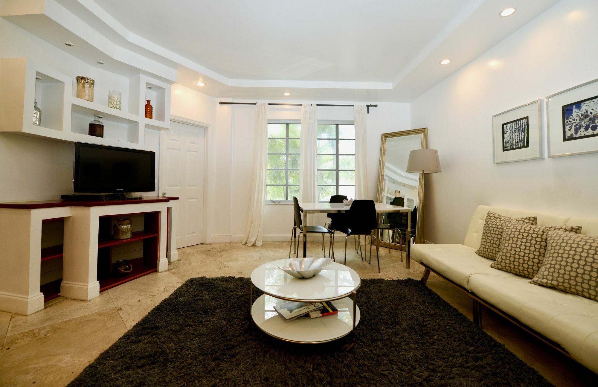 Barbizon South Apartment *
