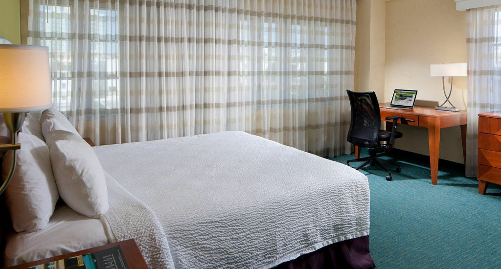 Courtyard Miami South 3*