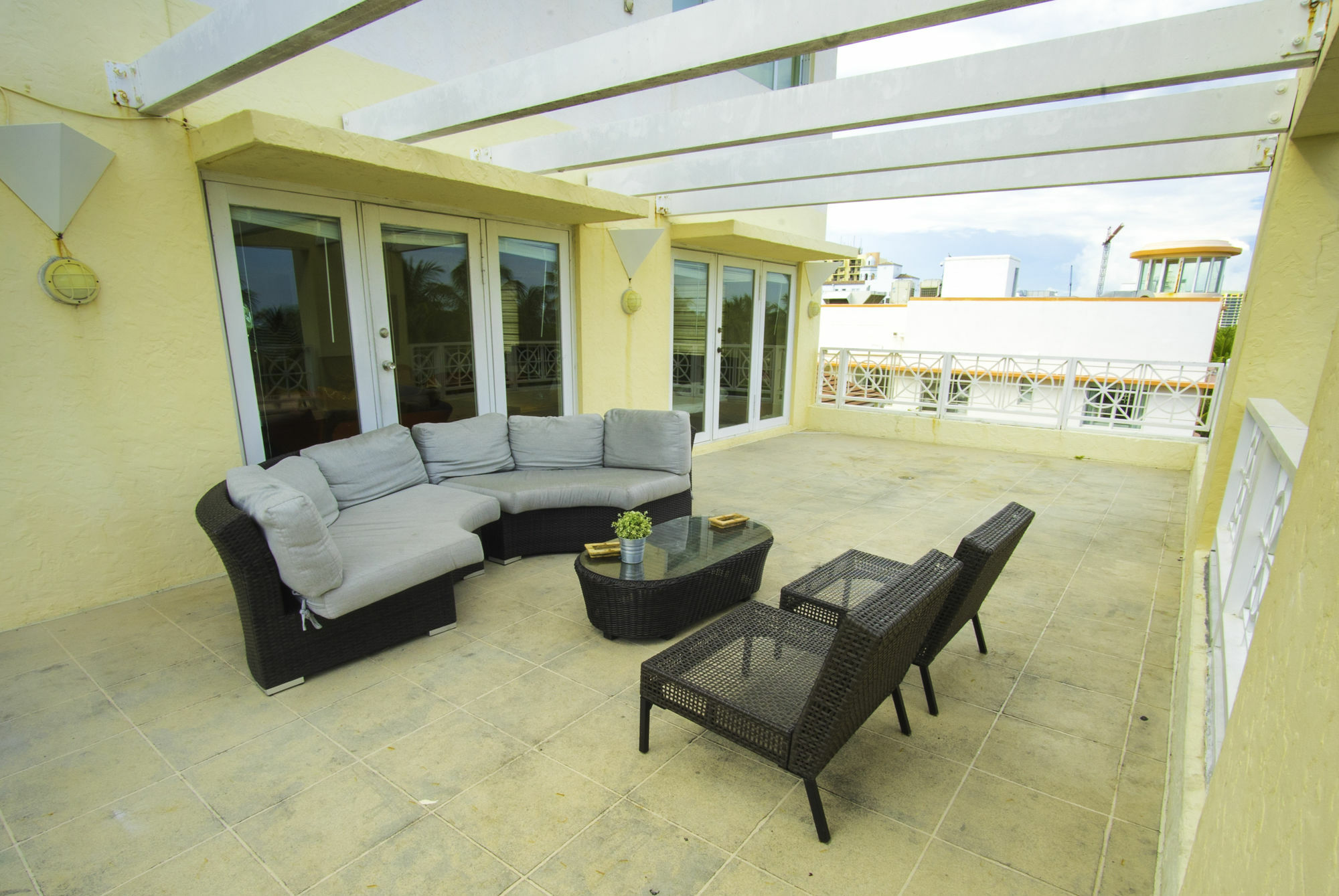 Hotel Beachfront By Yourent Vacations 3*