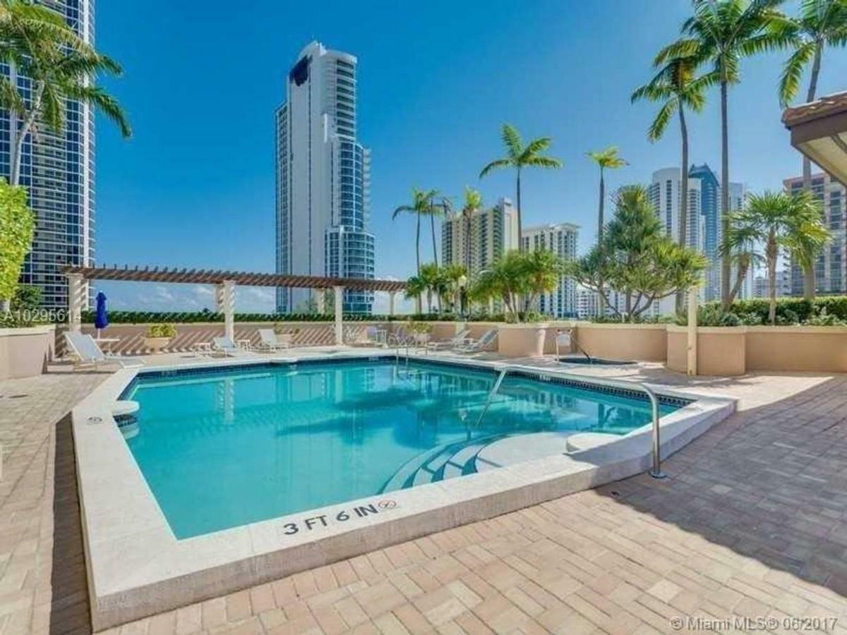 Stylish Modern 2bd/2bth Apt. Min To Holiday home Miami Beach