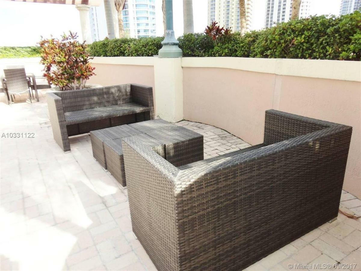 Stylish Modern 2bd/2bth Apt. Min To Holiday home