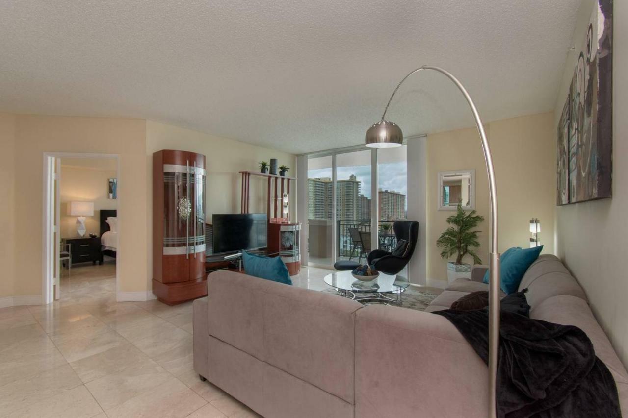 Stylish Modern 2bd/2bth Apt. Min To Holiday home *