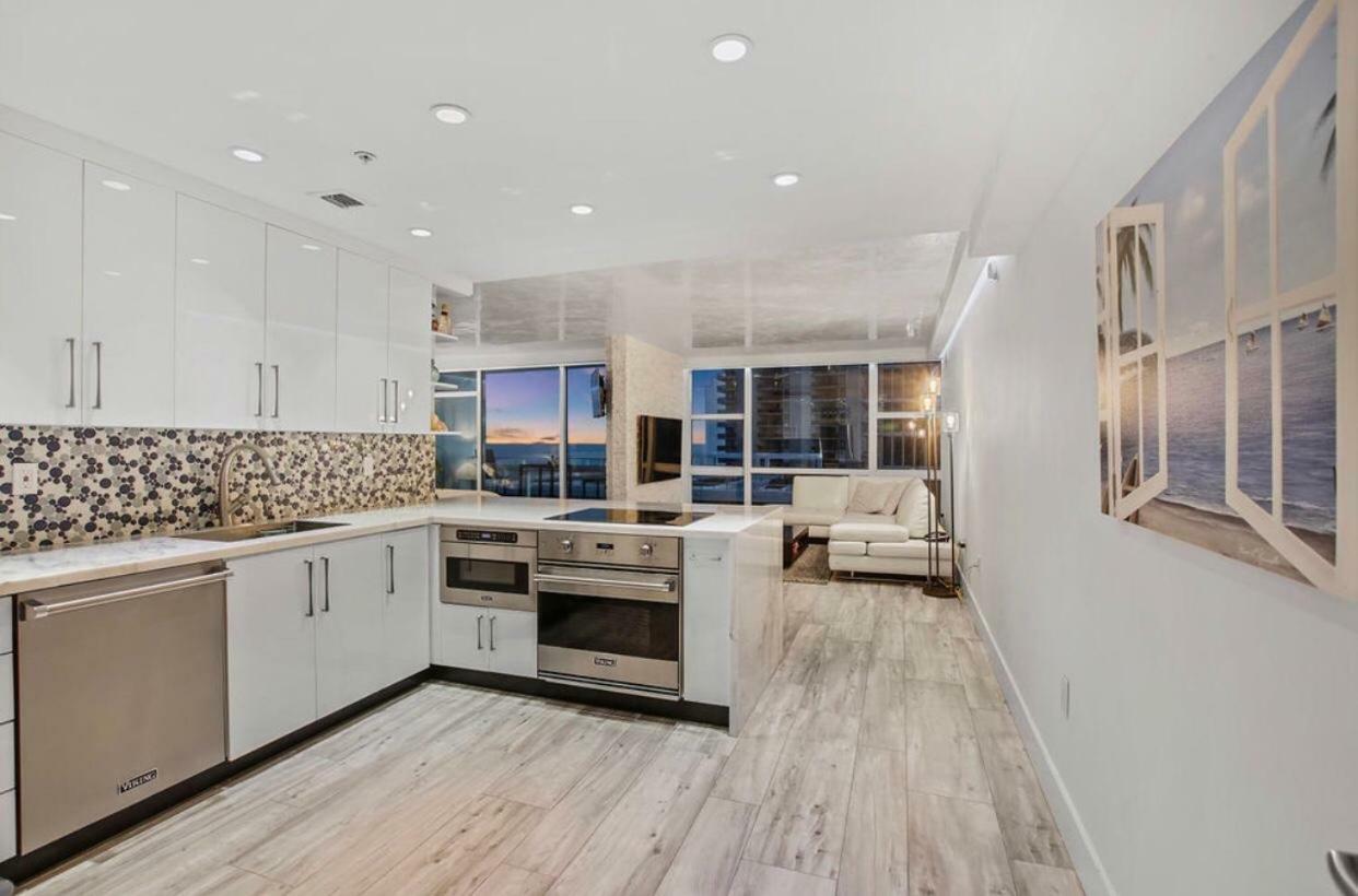 Apartment Oceanview At The Carillon Miami Beach