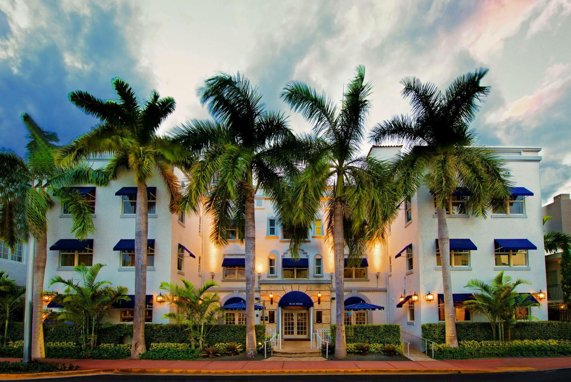 Blue Moon Hotel 4*