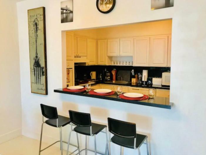Sunny Isles 14th Floor Intracoastal View!! Apartment *
