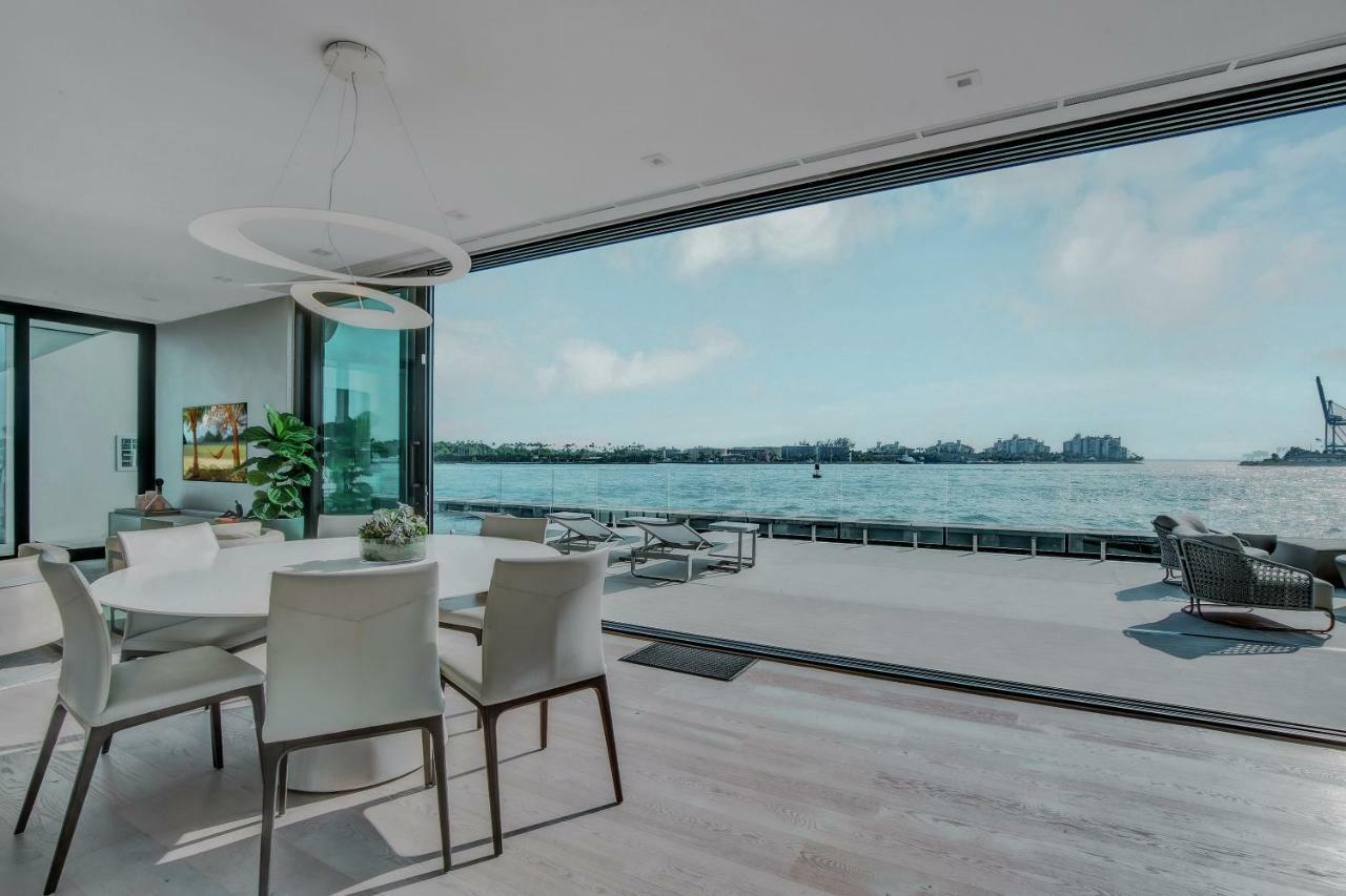 Arkup - At A Luxury Overwater In South Beach Villa *