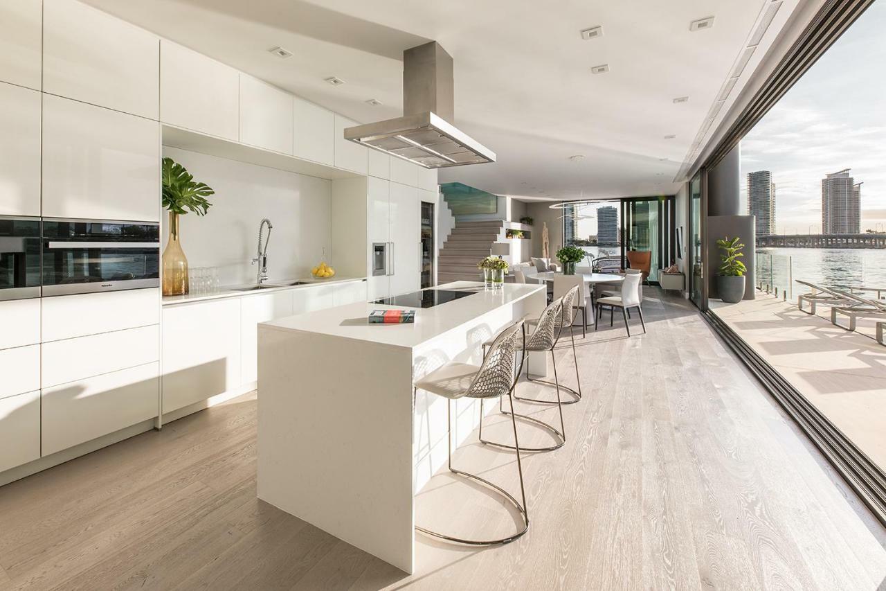 Villa Arkup - At A Luxury Overwater In South Beach