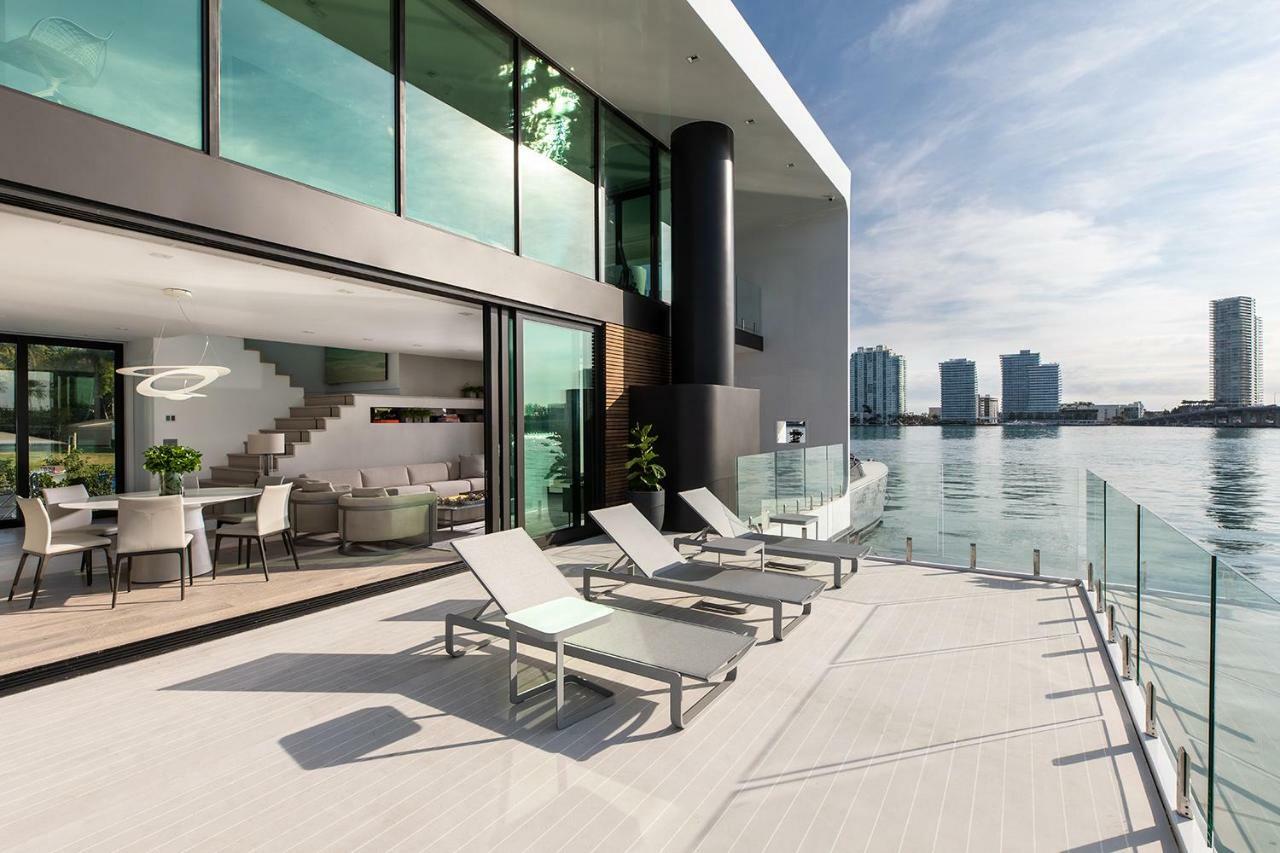 Arkup - At A Luxury Overwater In South Beach Villa