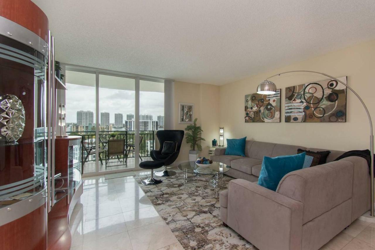 Stylish Modern 2bd/2bth Apt. Min To Holiday home *
