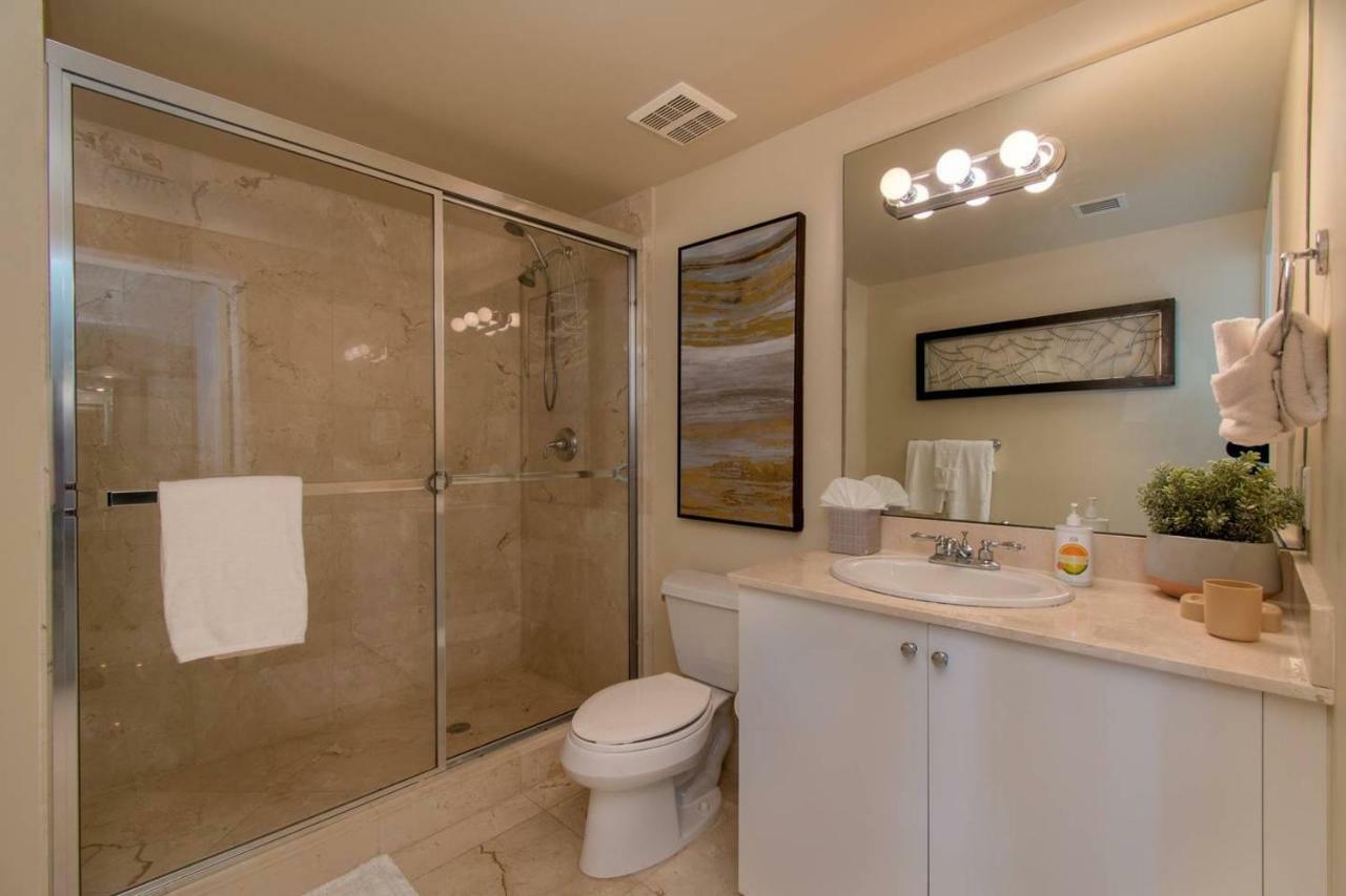 Stylish Modern 2bd/2bth Apt. Min To *