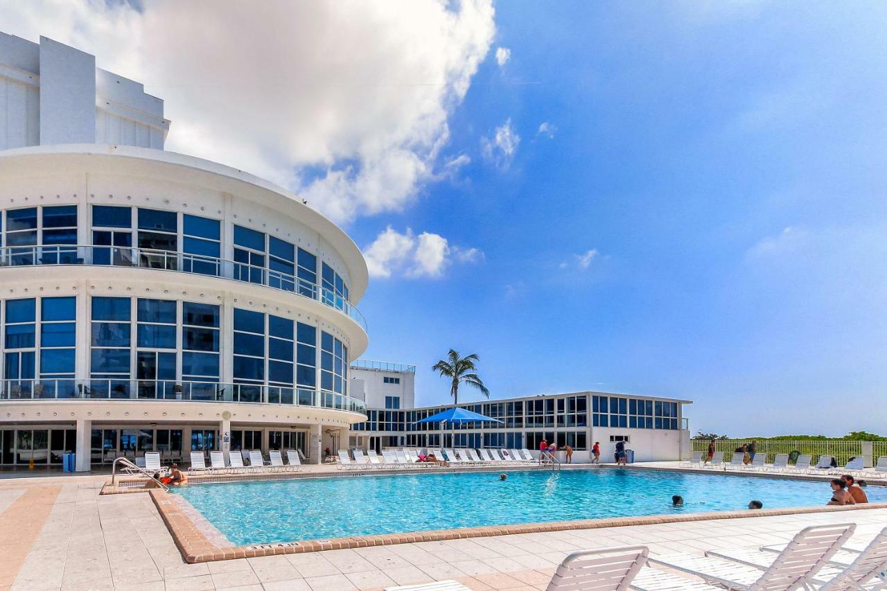 Castle Beach: Blue-passion Flower Miami Beach