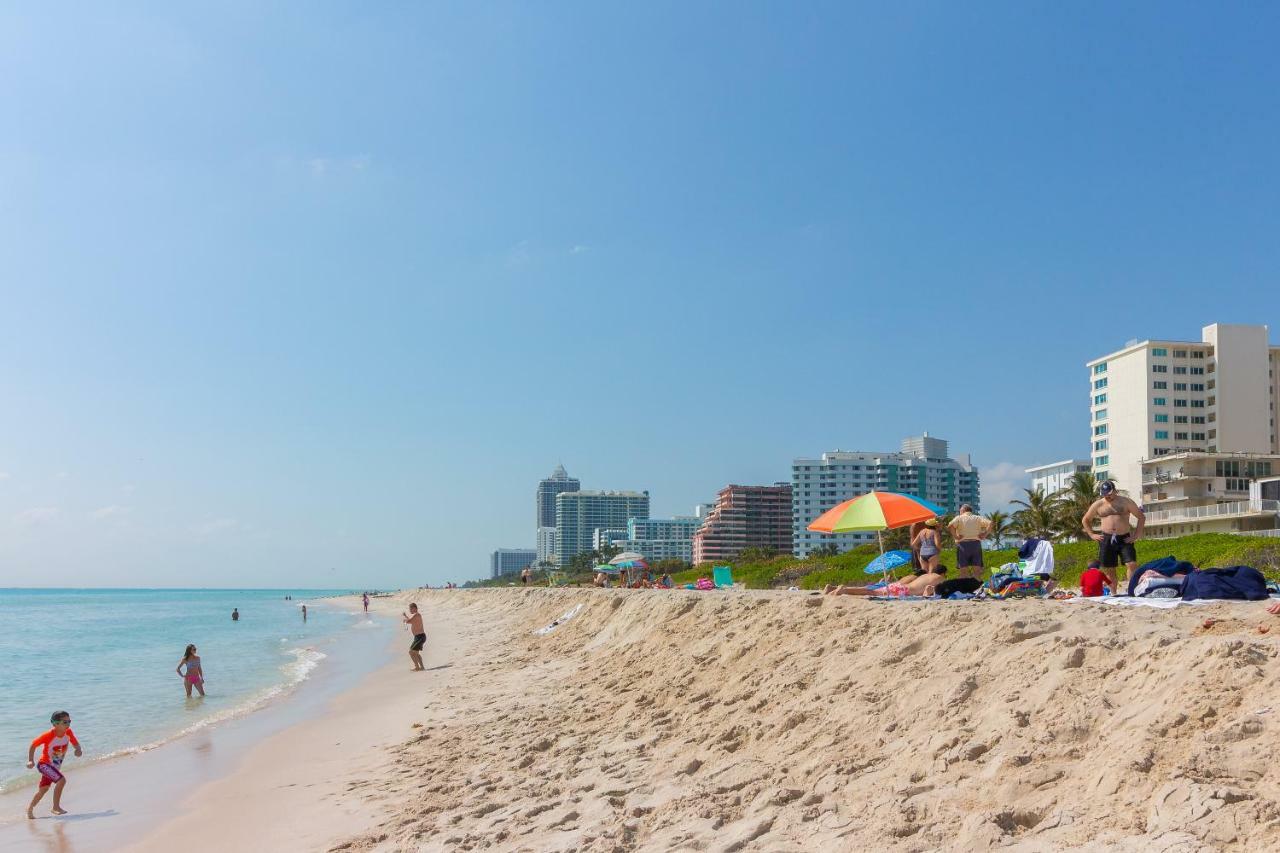 Castle Beach: Blue-passion Flower Miami Beach