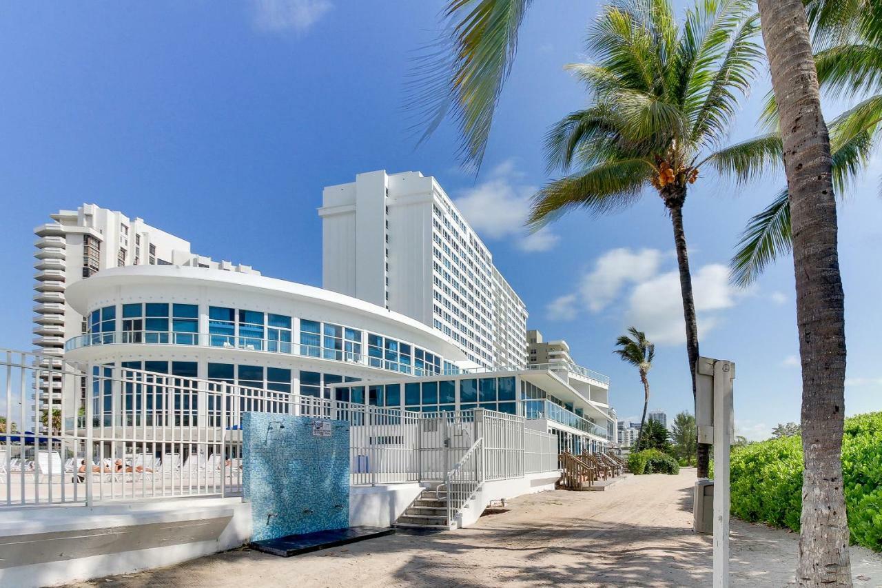 Castle Beach: Blue-passion Flower * Miami Beach