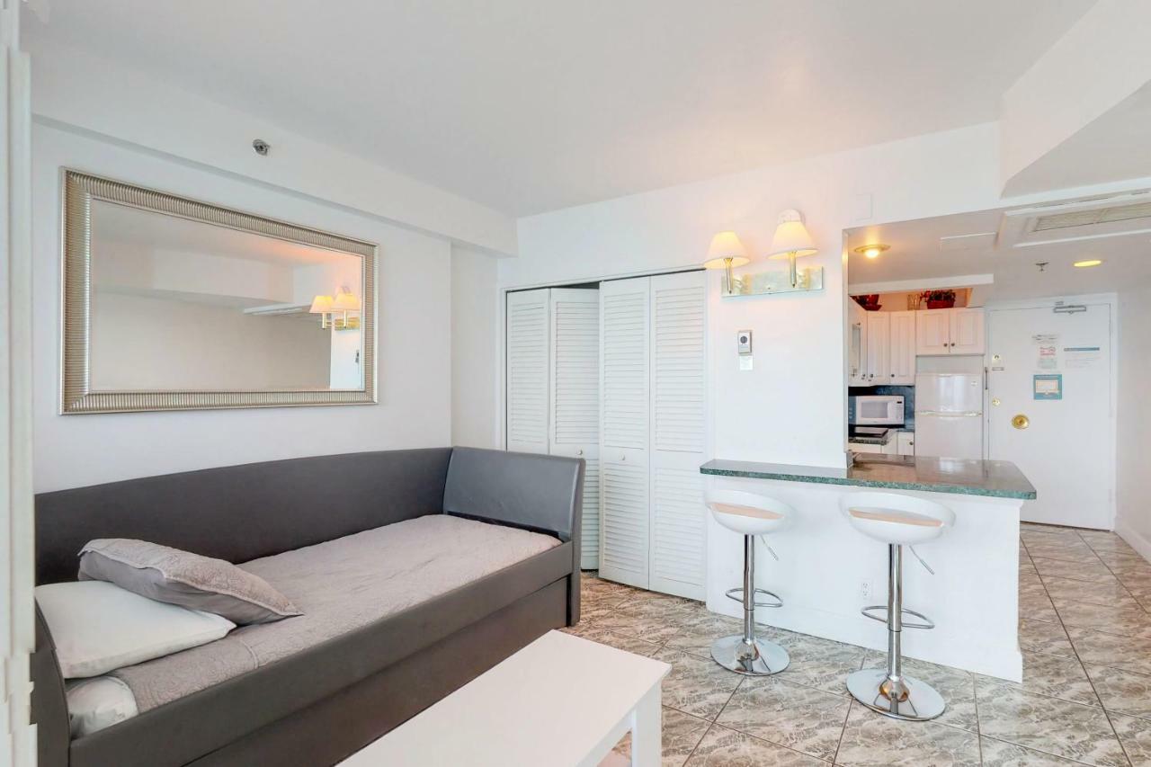 Castle Beach: Blue-passion Flower Miami Beach