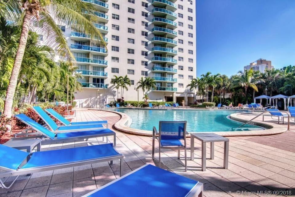 Sunny Isles 14th Floor Intracoastal View!! Miami Beach