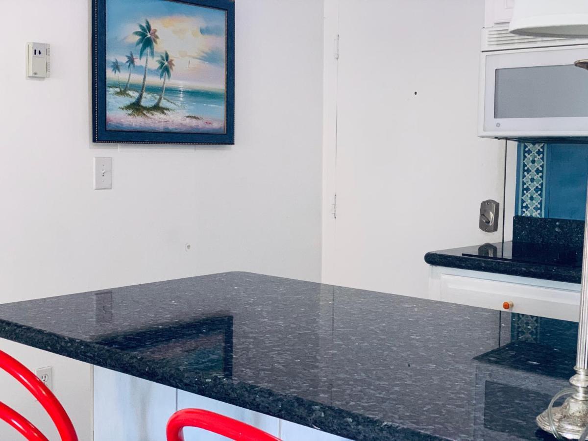 Beachfront Ocean Dr White Paradise Sobe 311
