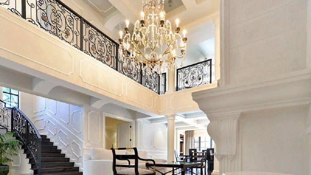 Jeremiah Hotel 3*