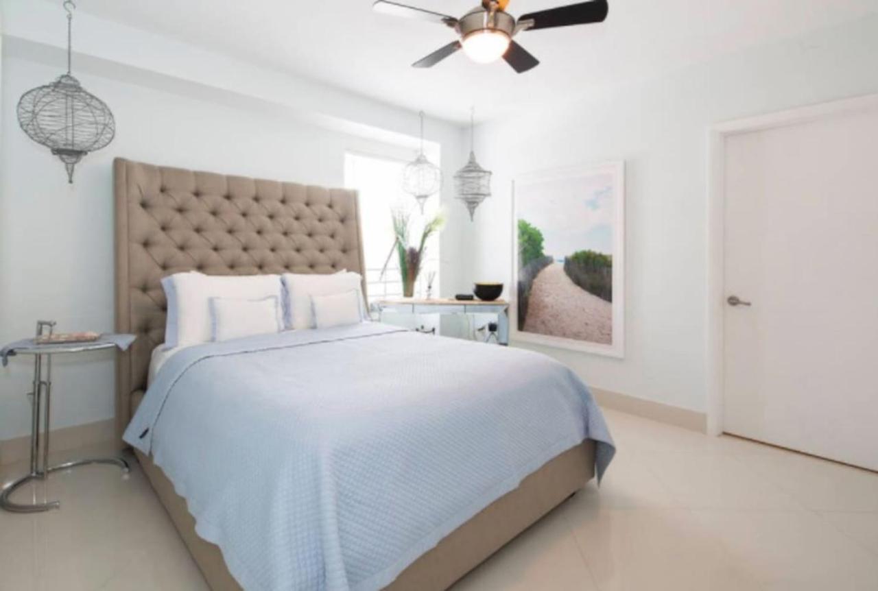 Heart Of South / Modern / Ocean Drive - Carlyle Apartment *