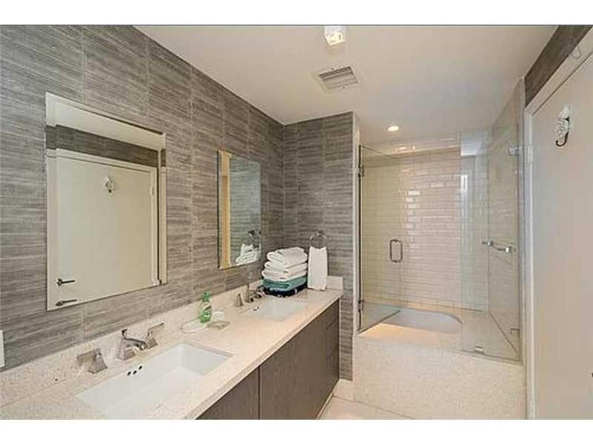 Heart Of South / Modern / Ocean Drive - Carlyle Apartment *