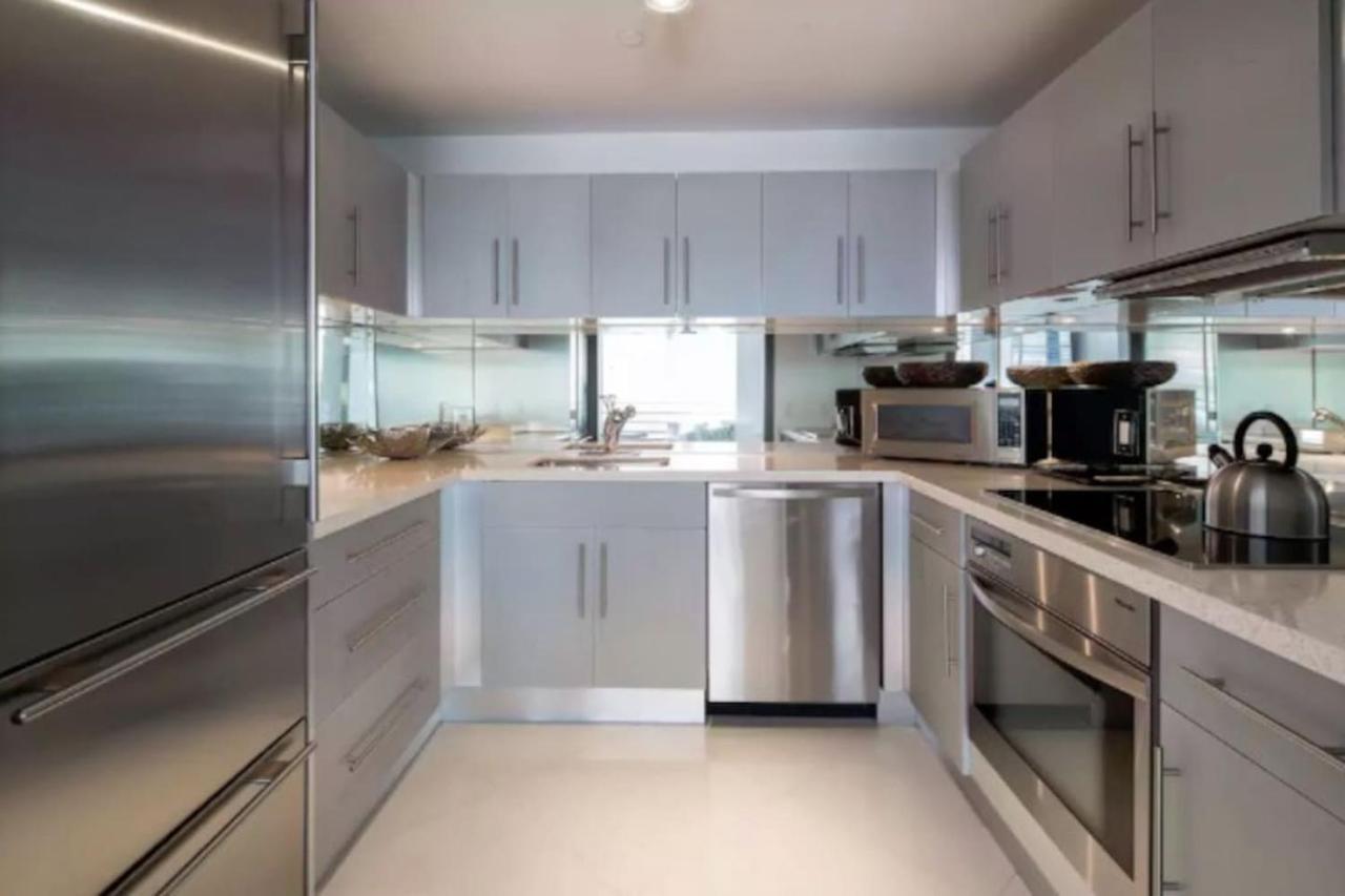 Heart Of South / Modern / Ocean Drive - Carlyle Apartment