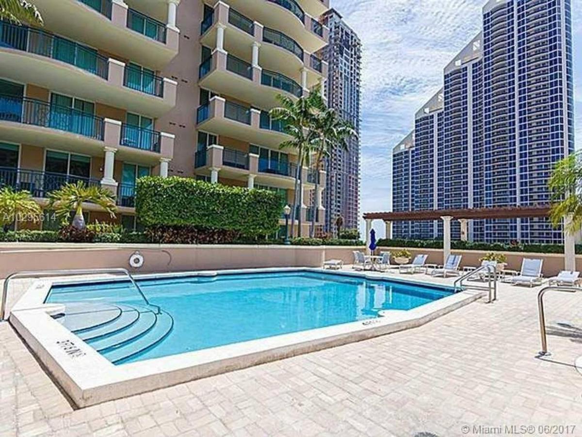 Stylish Modern 2bd/2bth Apt. Min To Holiday home *