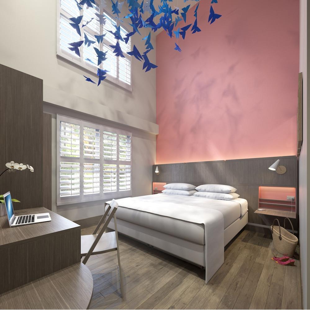 The Julia (adults Only) 3*