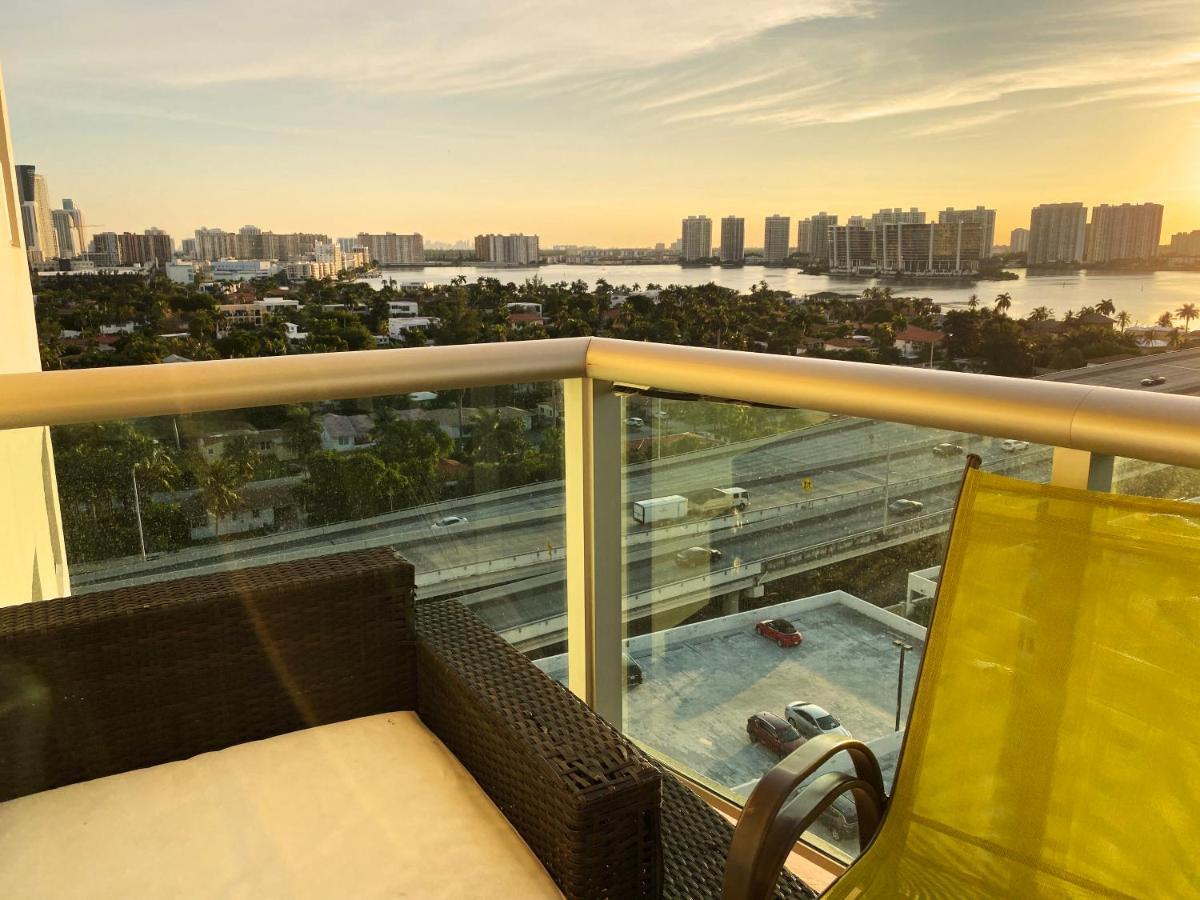 Sunny Isles 14th Floor Intracoastal View!! Apartment