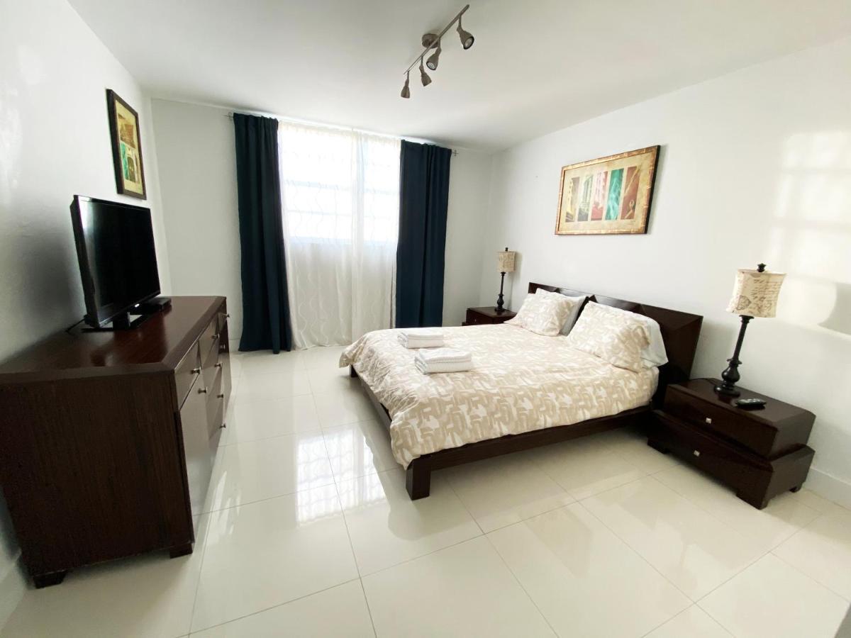 Sunny Isles 14th Floor Intracoastal View!! Apartment