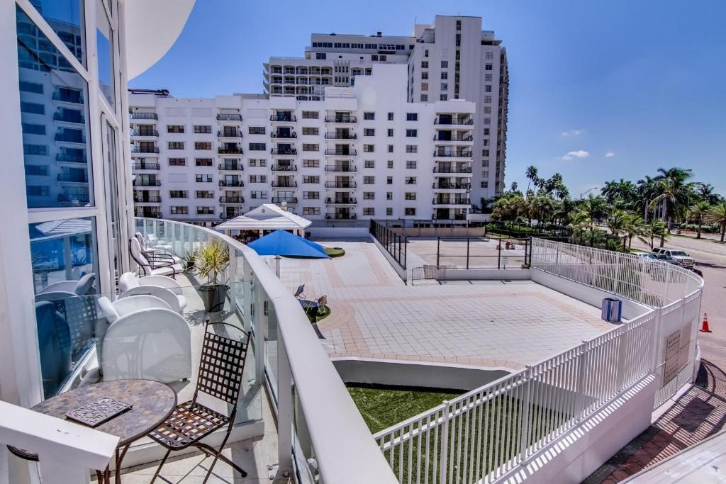 Castle L1 Double-loft With Access, Pool, Tennis And Free Parking! Holiday home Miami Beach