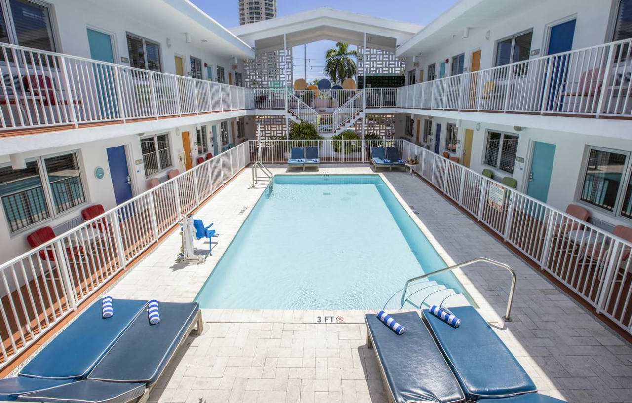Waterside And Hotel 3*