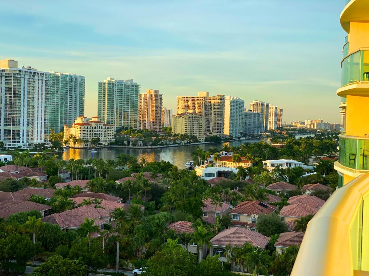 Sunny Isles 14th Floor Intracoastal View!! Apartment