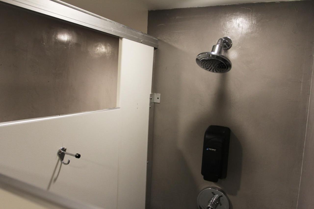 Gaythering - Gay - Adults Welcome 4*
