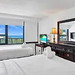 Lovely Ocean View Condo Beach Service 704