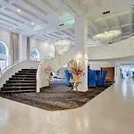 Amazing Ocean Front Condo 2Bd Beach Resort 1515
