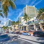Steps 2 Beach, Prime Ocean Dr Condo W/2 Queen Beds