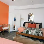 Steps To Sea Miami Beach Free Parking Pet & Family Friendly