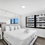 Beautiful Oceanside Retreat With Beach Service 1606