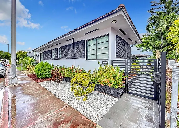 Los Patios Home Suites