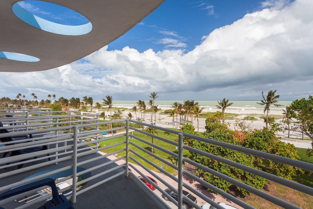 Strand Ocean Drive Suites 3* Miami Beach