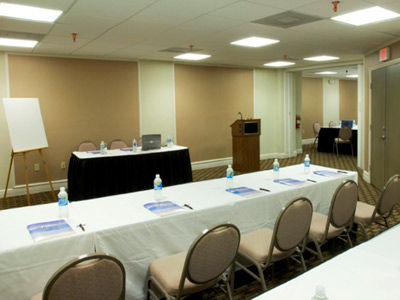 Howard Johnson Plaza Miami North Hotel 3*
