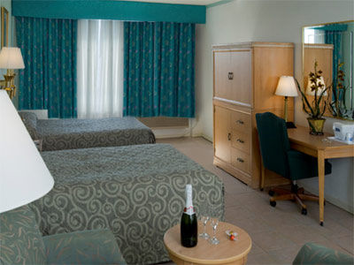 Howard Johnson Plaza Miami North Hotel 3*