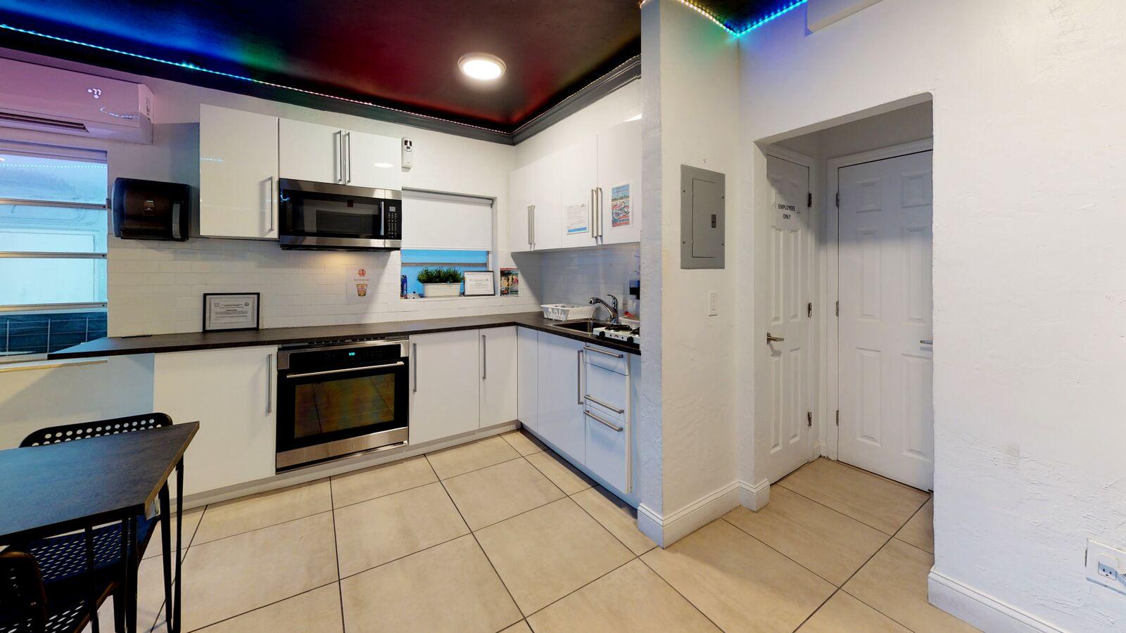 Hotel Miami Beach International Hostel