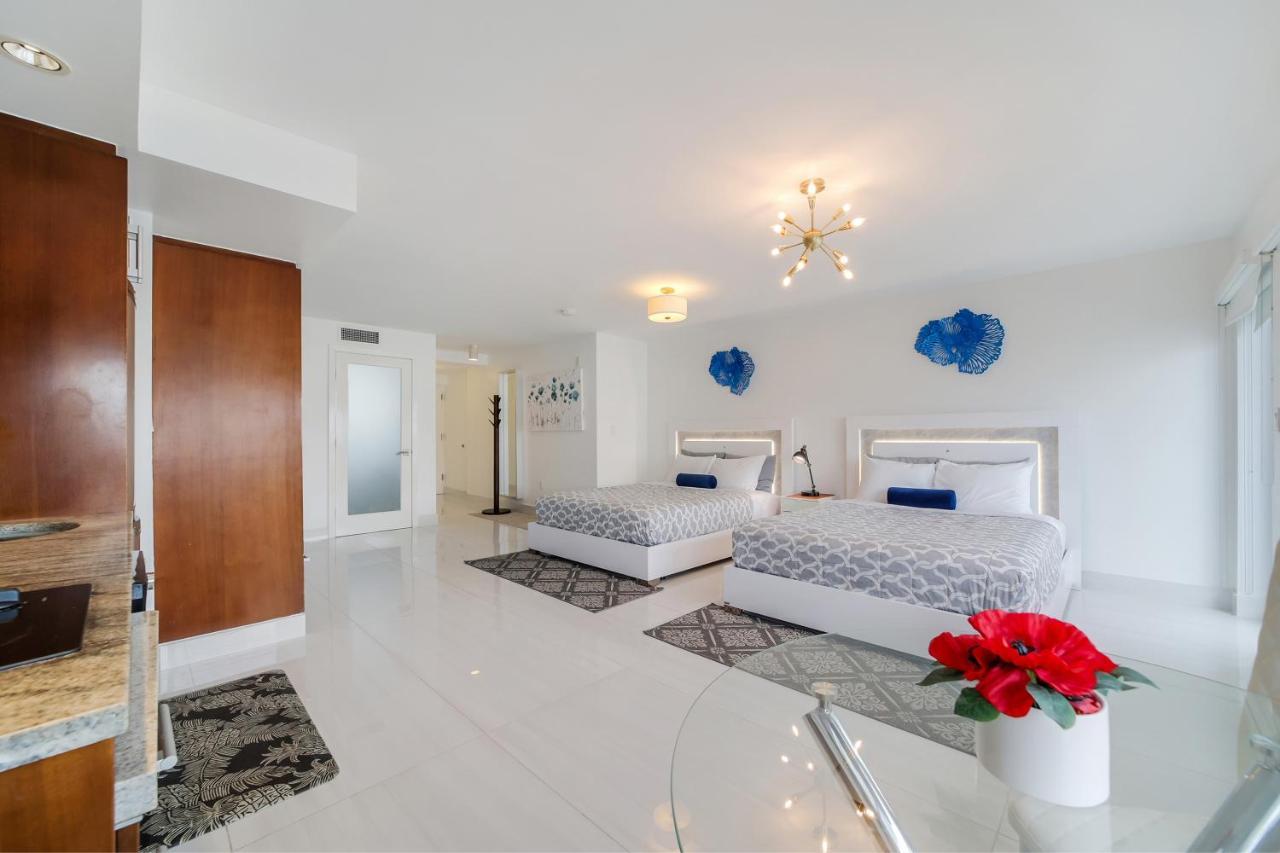 Strand Ocean Drive Suites 3* Miami Beach