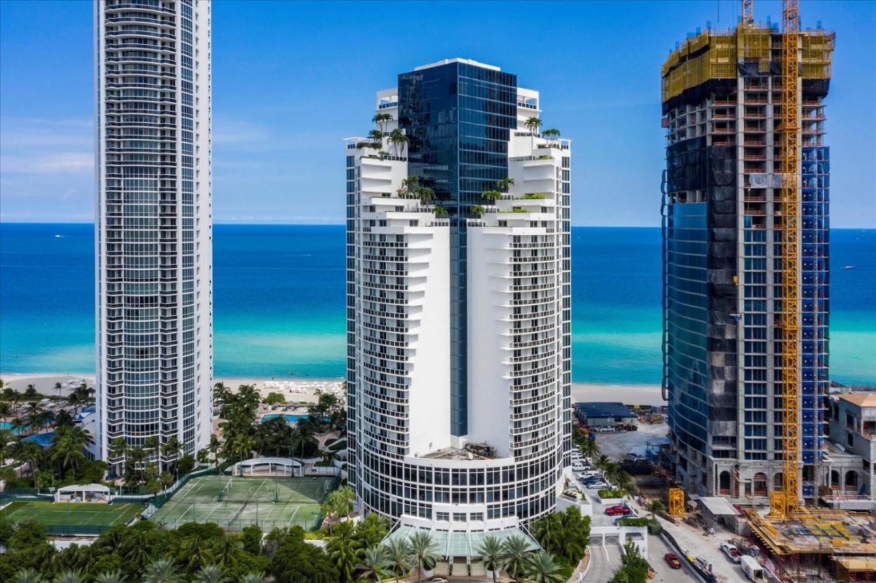 Luxe Beachfront At Sunny Isles Miami Apartment *