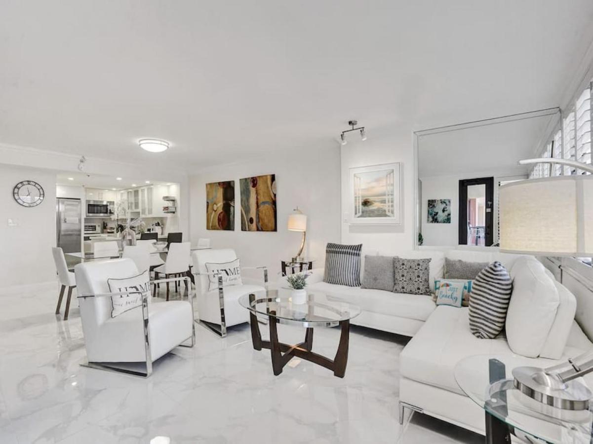 Luxury Beachfront Service 1418 Apartment *