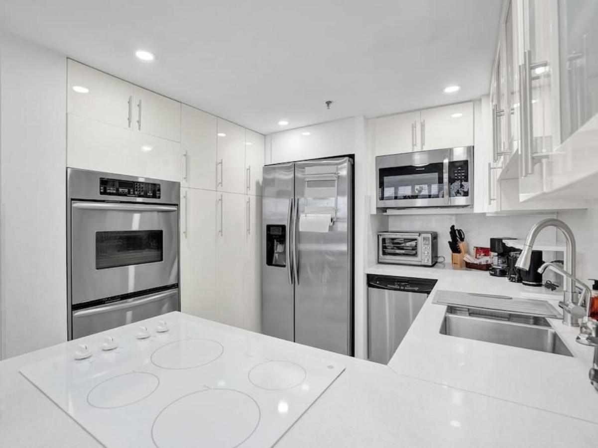 Luxury Beachfront Service 1418 Apartment *