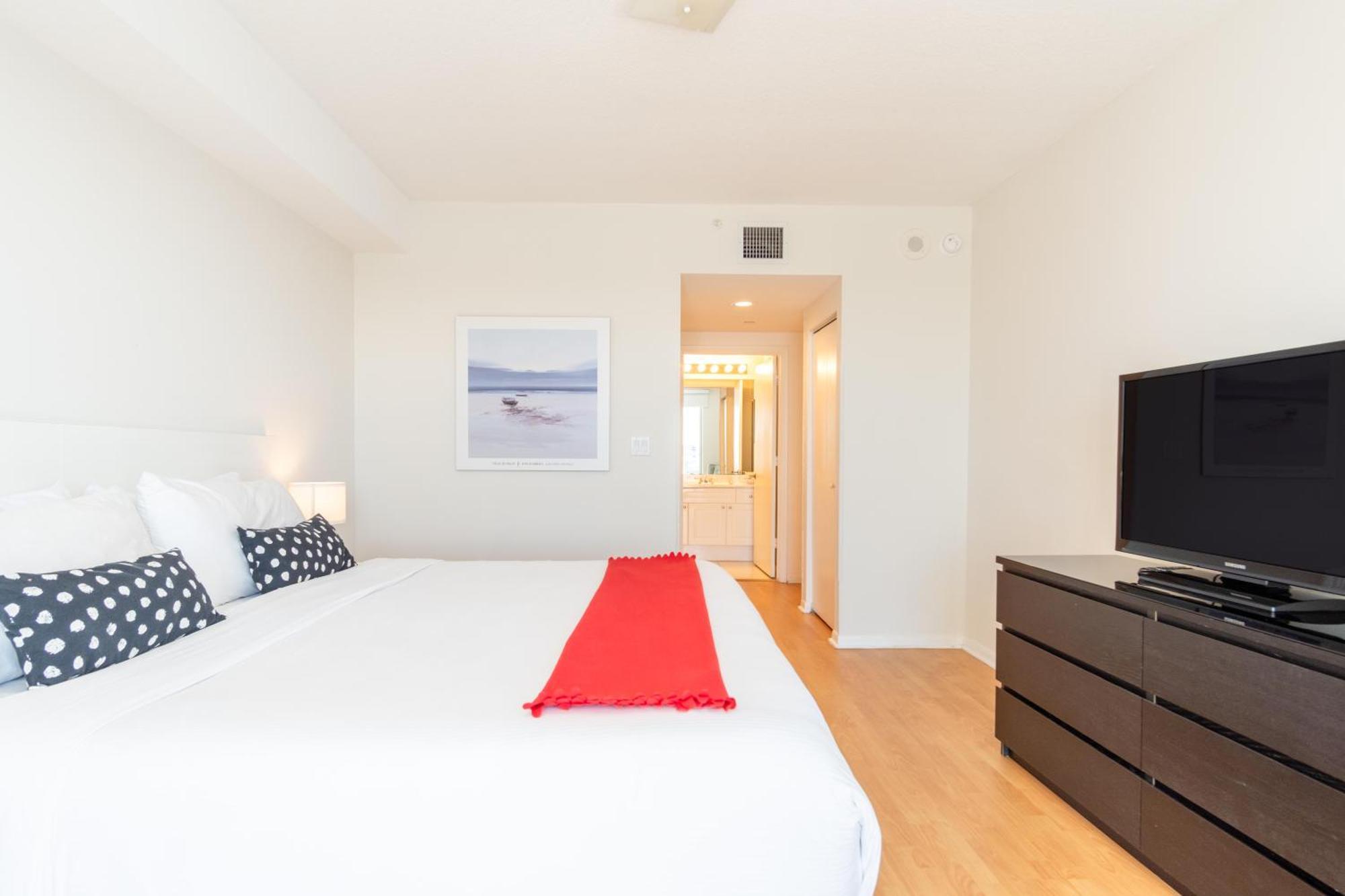Golden Bay 77 Apartment *